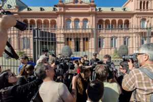 prohiben el ingreso a casa rosadaa de periodistas