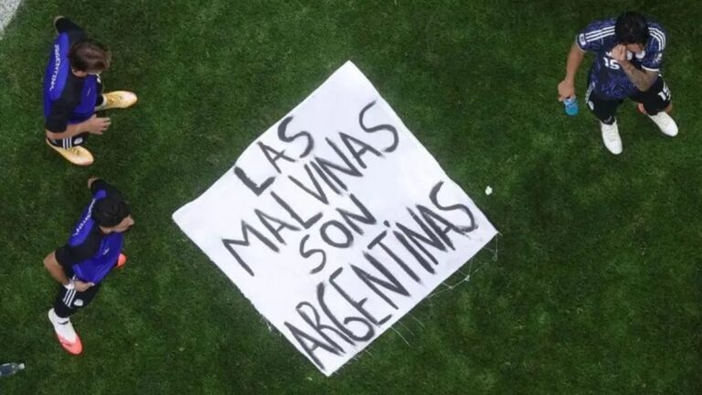 La Scaloneta ondea la bandera de la soberanía: un gesto que trasciende el fútbol bandera de malvinas