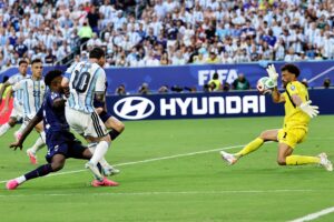 messi gol 1