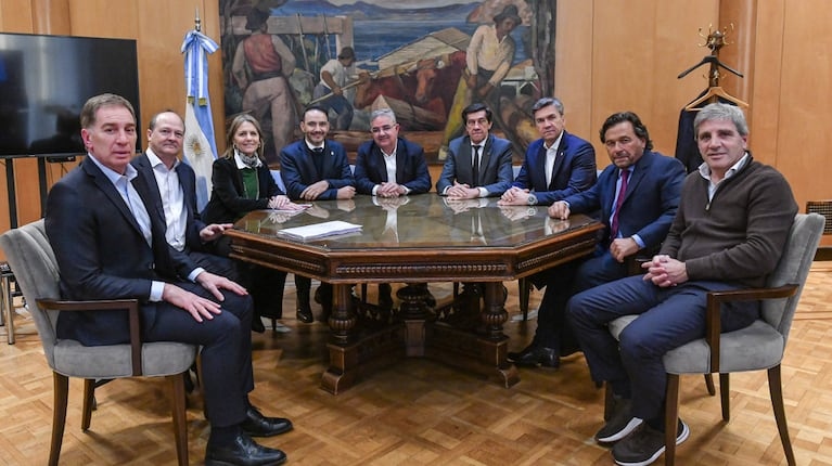 gobernadores con santilli
