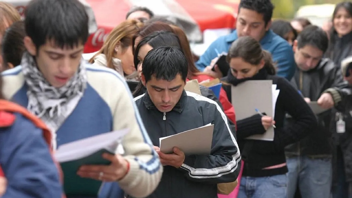 jovenes buscando trabajo