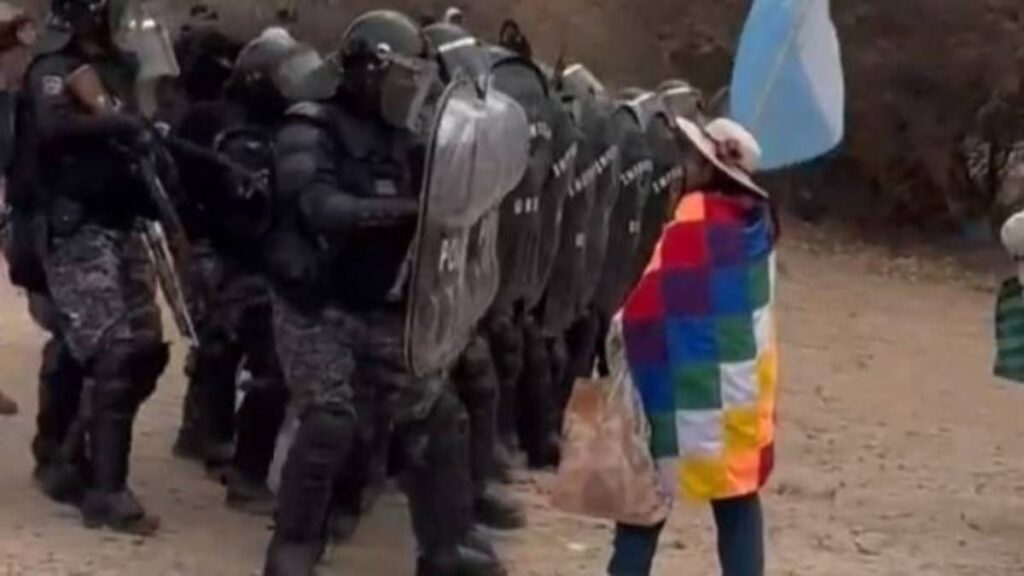 Nuevo operativo violento en Jujuy: policía reprime con balas de goma a comunidad indígena Santa Rosa