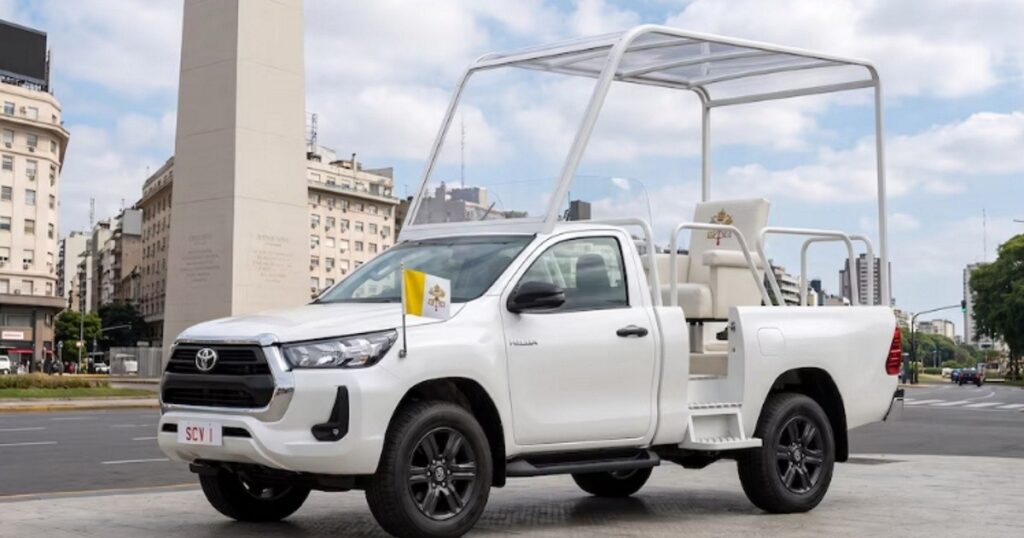 papa movil leon xiv