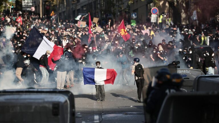 Europa en llamas: la juventud toma las calles contra un modelo que ya no les ofrece futuro Europa en llamas: la juventud toma las calles contra un modelo que ya no les ofrece futuro