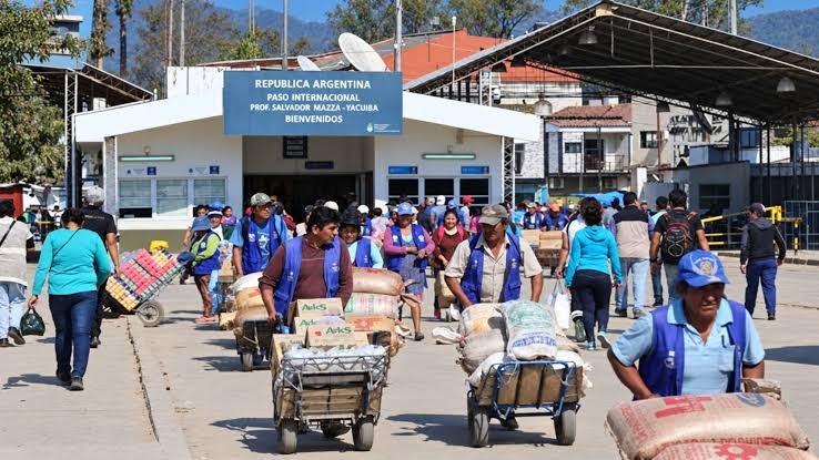 Tregua en la frontera: bagayeros levantan el bloqueo en Salvador Mazza tras comprometerse Bolivia a negociar con Aduana argentina Tregua en la frontera: bagayeros levantan el bloqueo en Salvador Mazza tras comprometerse Bolivia a negociar con Aduana argentina