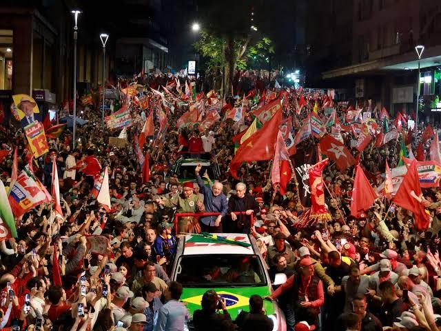 Lula : remontó la primera vuelta y será presidente de Brasil por cuarta vez Lula : remontó la primera vuelta y será presidente de Brasil por cuarta vez